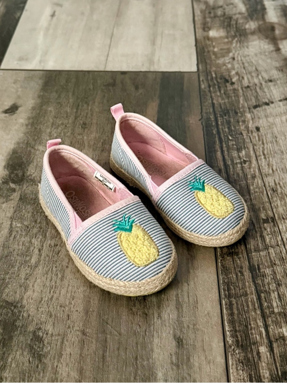 🍍 Toddler OshKosh slip on shoes  🍍